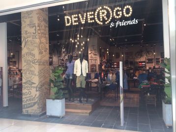 DEVERGO & FRIENDS-ARÉNA PLÁZA