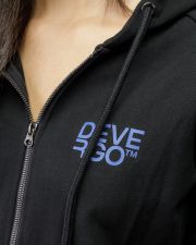 BLACK WOMEN'S HOODED ZIP SWEATER