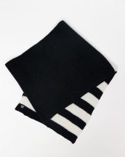 BLACK WOMEN'S KNITTED SCARF