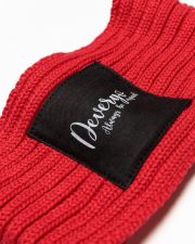 RED WOMEN'S KNITTED HAT