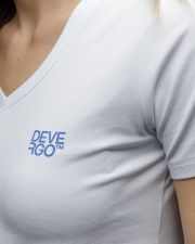 WHITE WOMEN'S V-NECK SHORT SLEEVE T-SHIRT