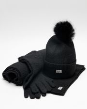 BLACK WOMEN'S KNITTED BEANIE