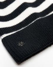 BLACK WOMEN'S KNITTED BEANIE