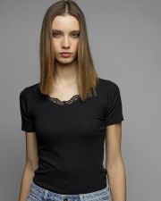BLACK WOMEN'S SHORT SLEEVE T-SHIRT